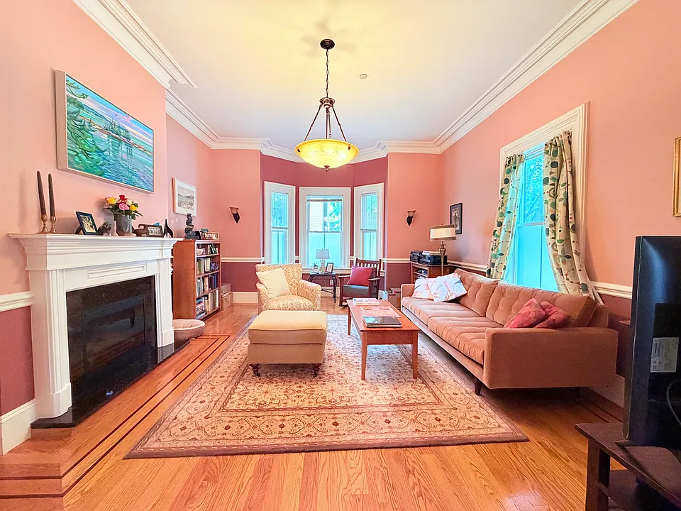 81 Walnut St #1