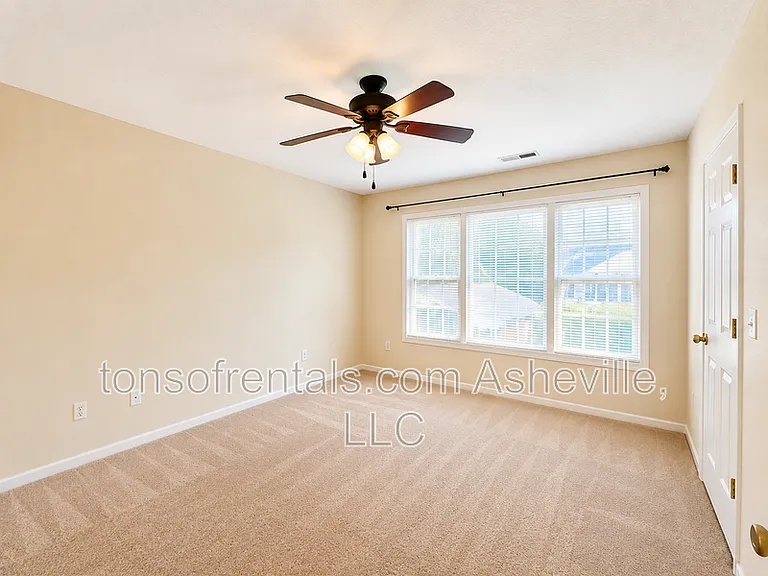 28 Rotunda Cir — Photo 8