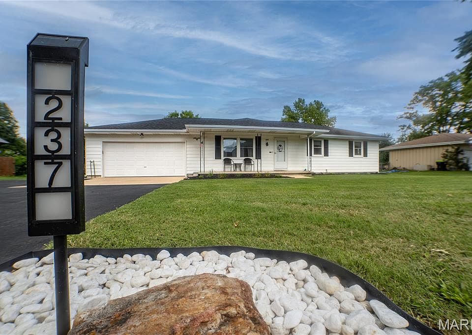 1st image of 237 Farmers Ln