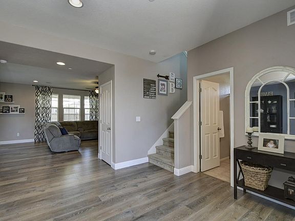 5th image of 1284 Tamarisk Dr