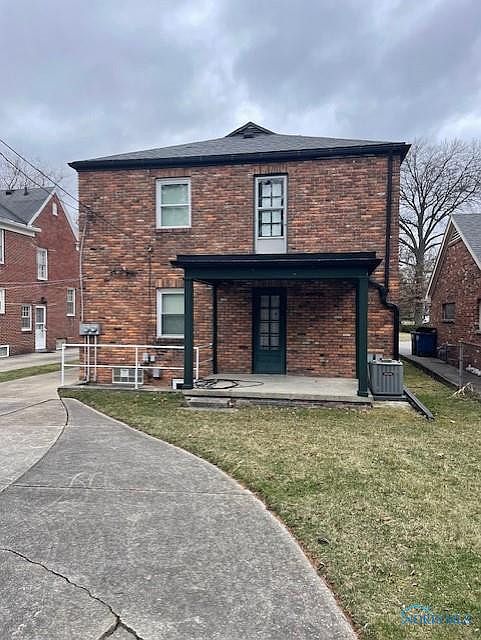 2nd image of 3232 Haughton Dr