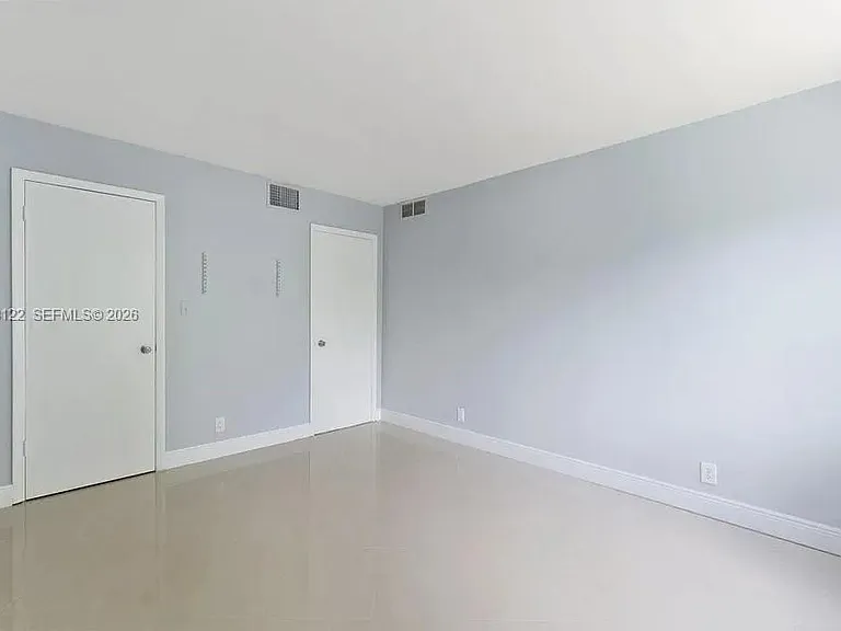 1400 NE 54th St #102 — Photo 16