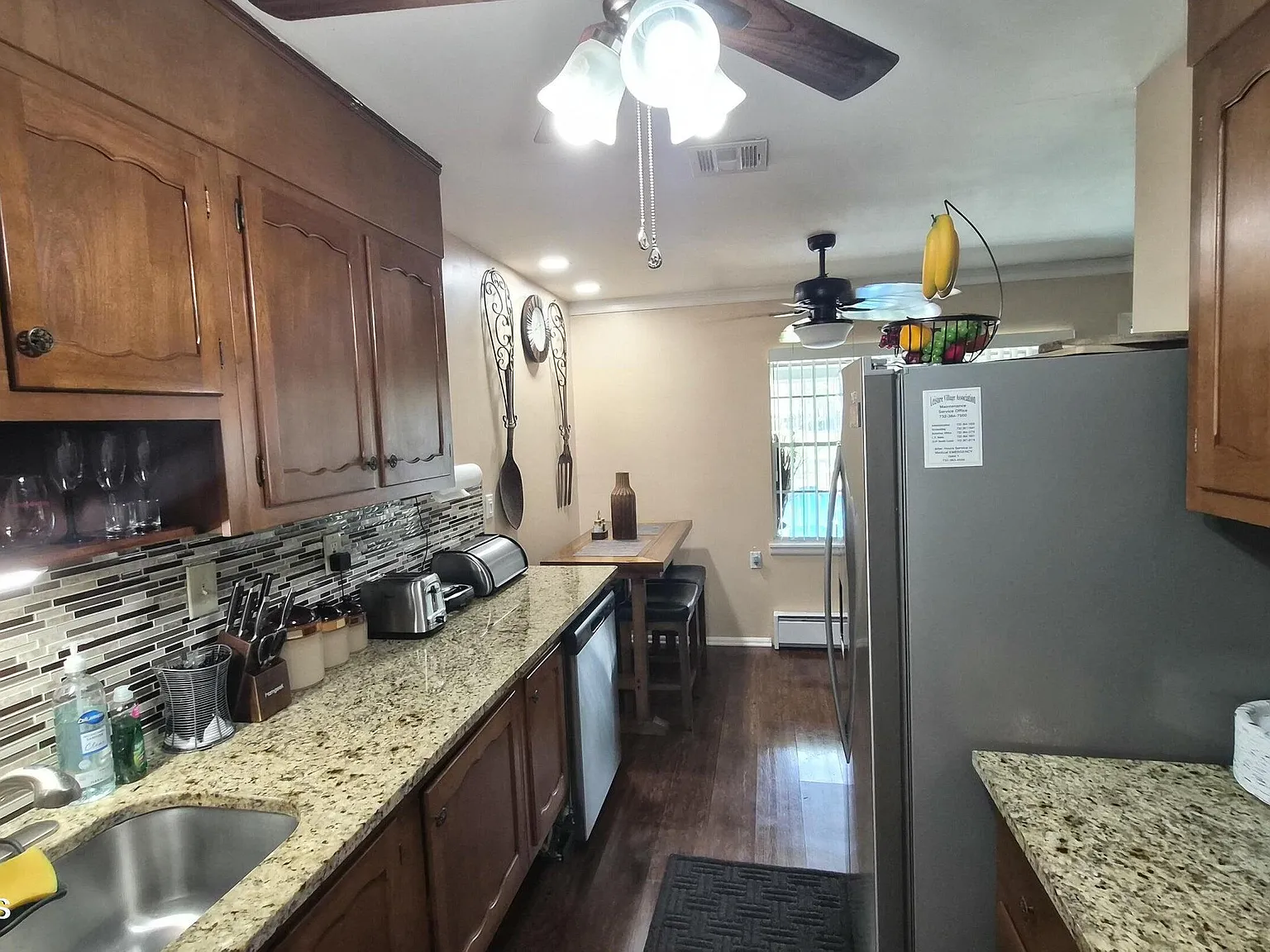 2 bed, 858 sqft, $1,900 — Photo 2