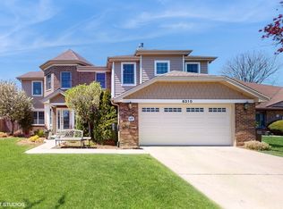 8310 Regency Ct, Willow Springs, IL 60480
