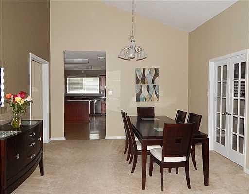 5th image of 15306 Camelot Dr