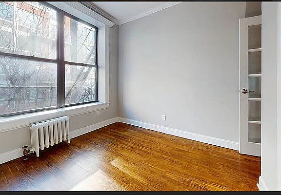 4th image of 410 E 13th St #7