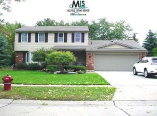 3660 Finch Dr, Troy, MI 48084