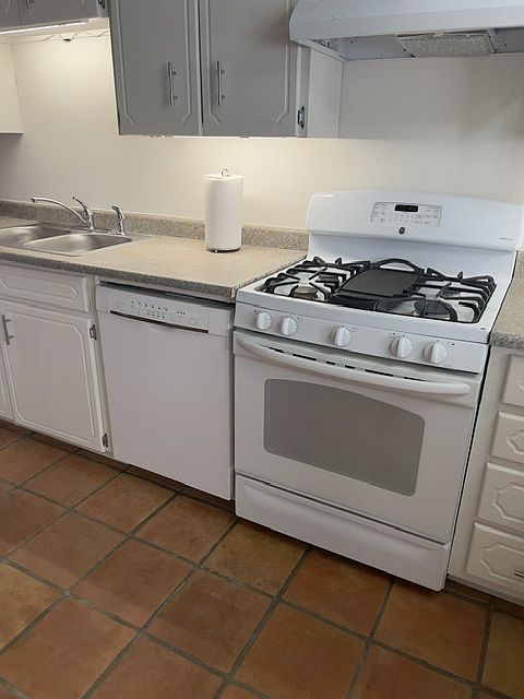 Nice kitchen area plenary of storage and counter bar. Gas stove and nice dishwasher, garbage disposal