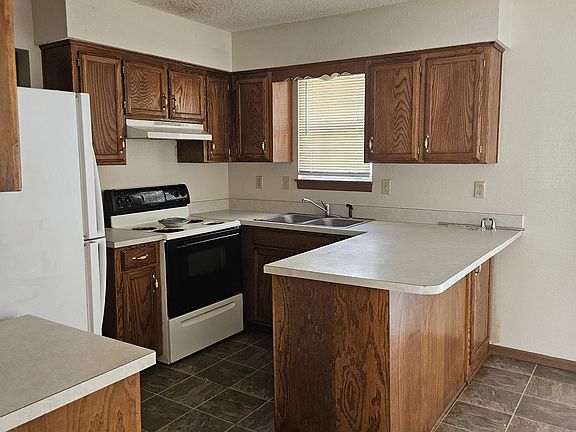 4th image of 714 SW Pinebrook Village Dr #714