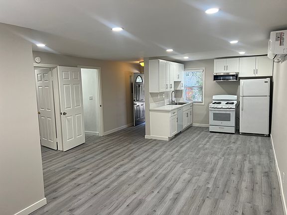 2nd image of 3652 Fredonia Dr #B
