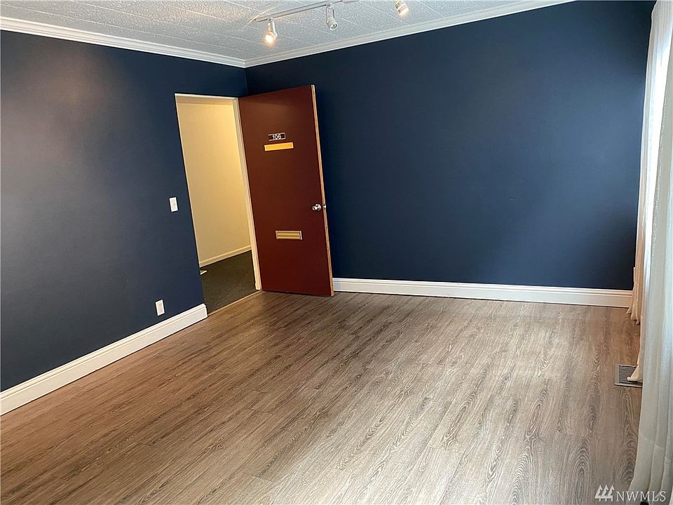 1st image of 7834 SE 32nd St #106