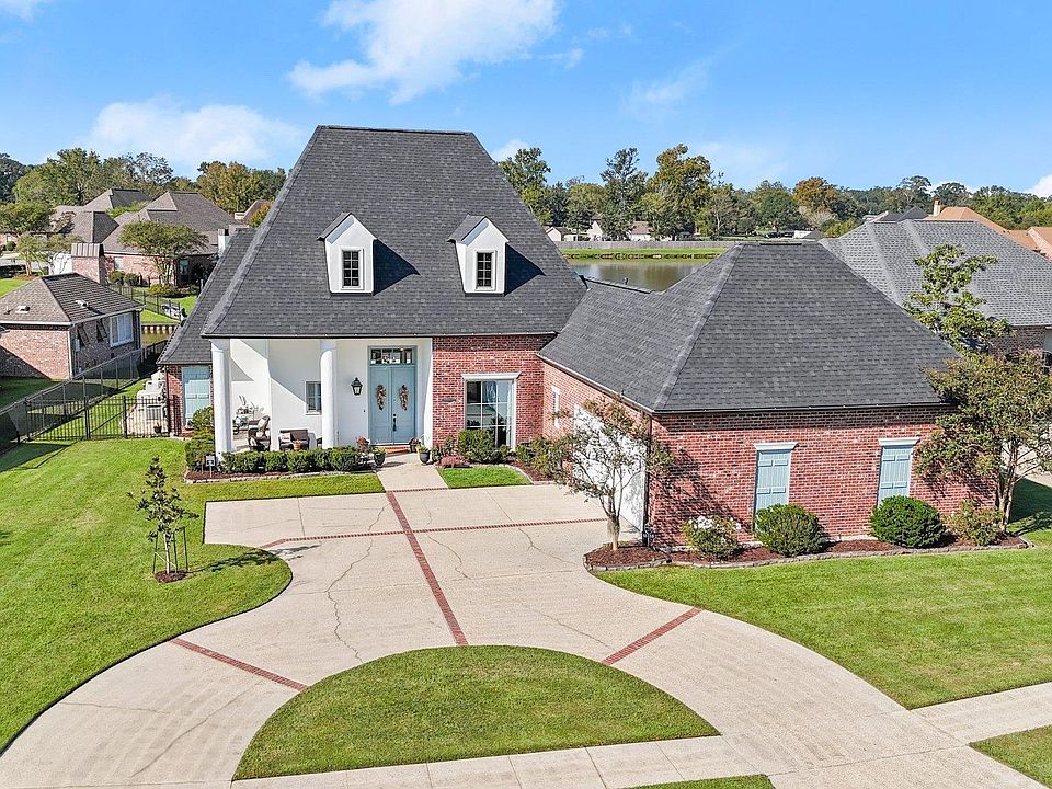 1st image of 18465 Lake Harbor Ln
