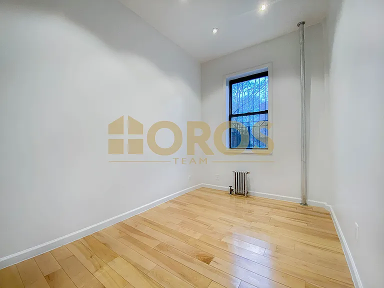 262 E 2nd St #1B — Photo 7