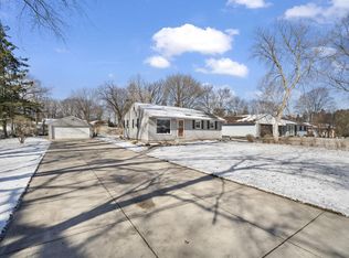 1507 S Wildwood Dr, New Berlin, WI 53151