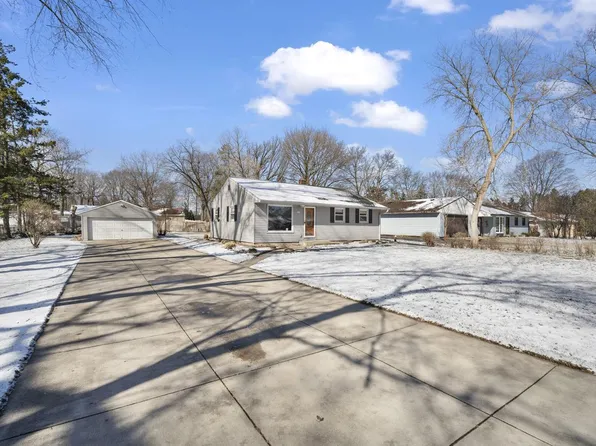 1507 South Wildwood DRIVE, New Berlin, WI 53151