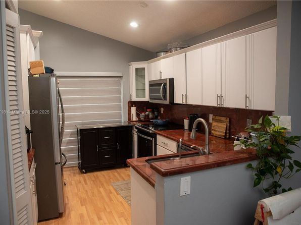 216 E Bayridge Dr