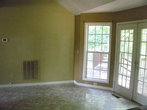 4th image of 152 Honeysuckle Dr