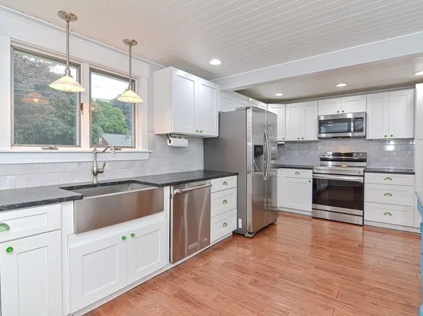 232 W Main St, West Brookfield, MA 01585