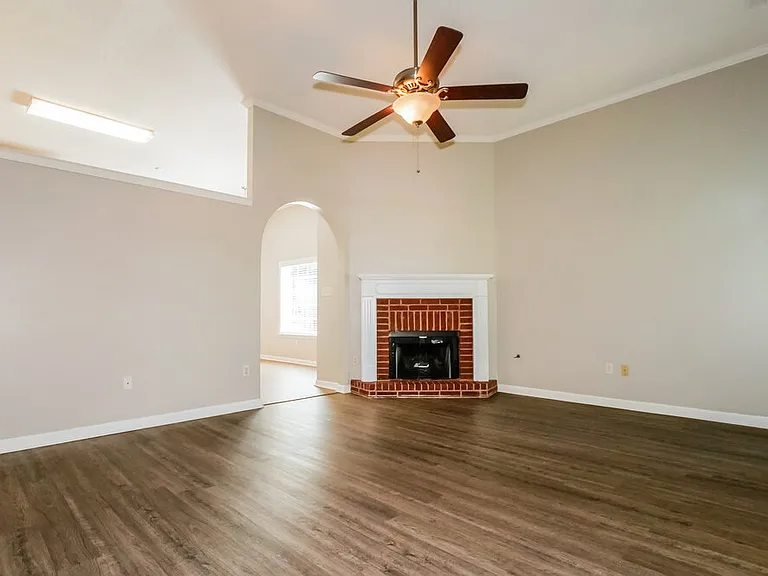 8701 Eagle View Dr — Photo 3