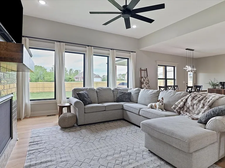 2210 Piedmont Pl — Photo 21