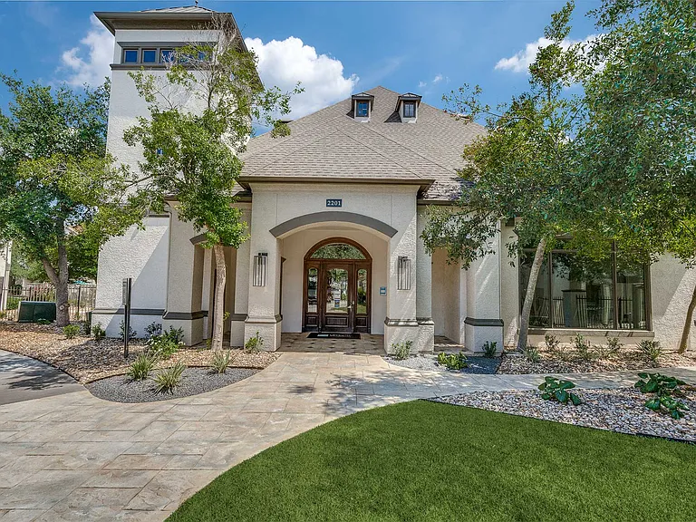 Lakeline Villas — Photo 28
