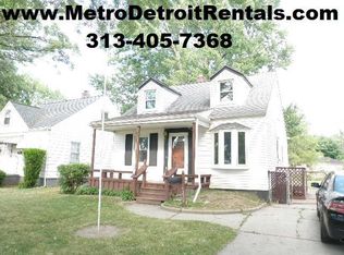 19232 Beaconsfield St, Harper Woods, MI 48225