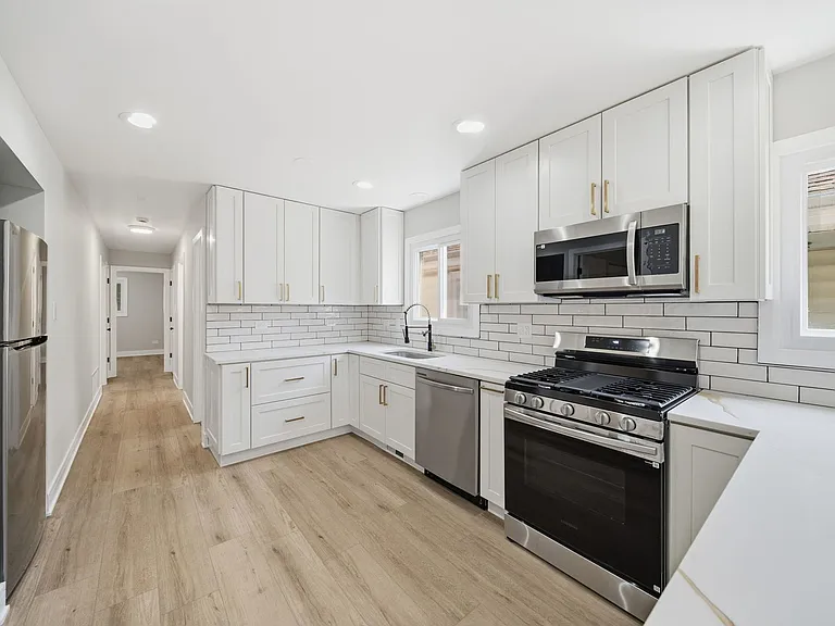 10439 S Drake Ave — Photo 22