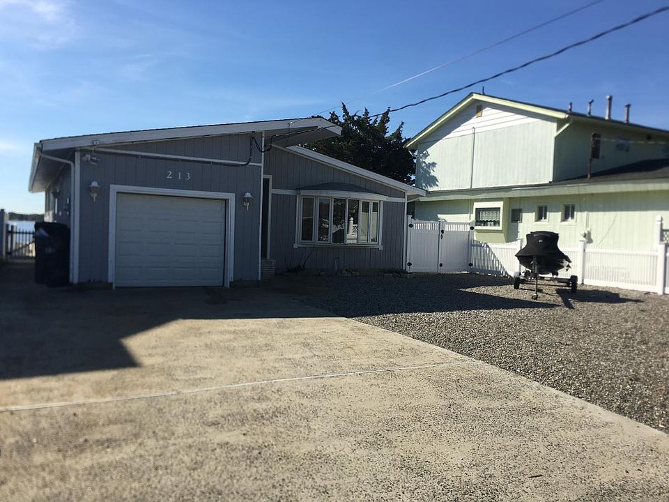 1st image of 213 Bay Stream Dr
