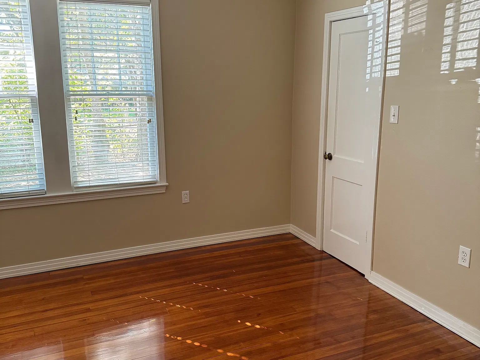 2 bed, 1952 sqft, $1,900 — Photo 4