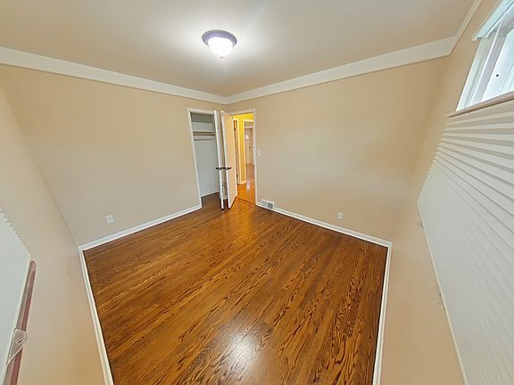 4th image of 20830 Walton St