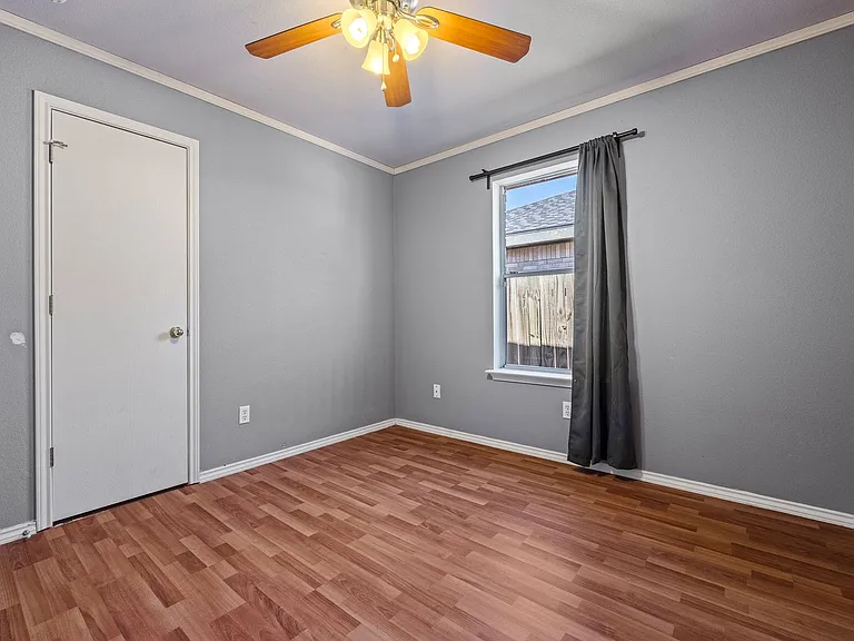9226 Emerald Port Dr — Photo 12