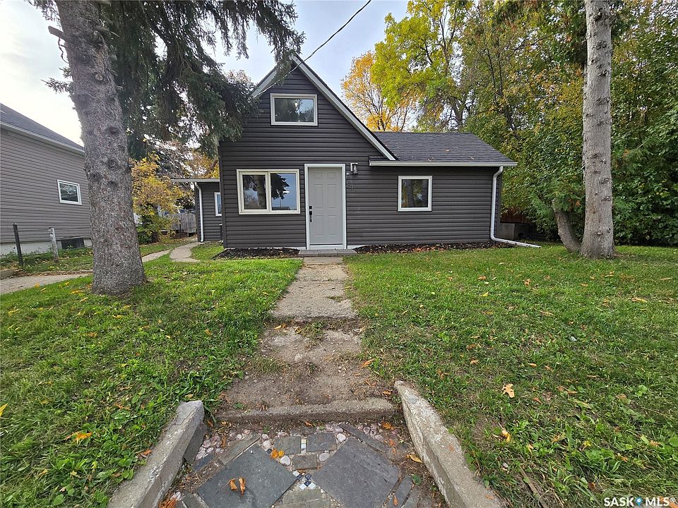 1st image of 330 3RD Avenue SE