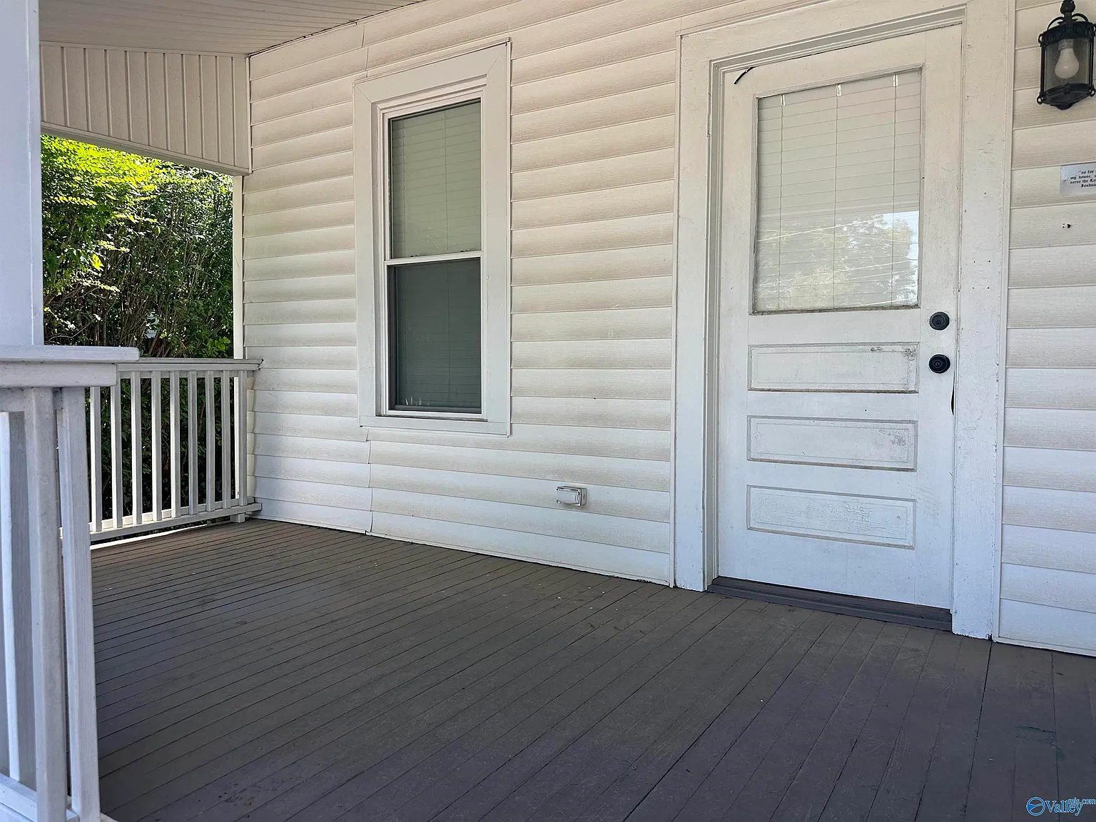 3 bed, 1.0 bath, 1403 sqft, $1,850 — Photo 2