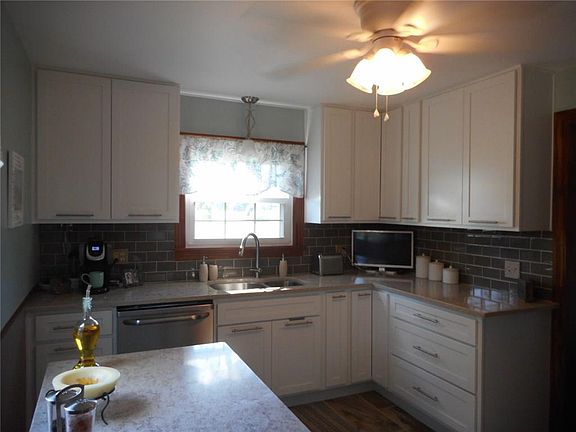 3rd image of 2431 Wildwood Ave
