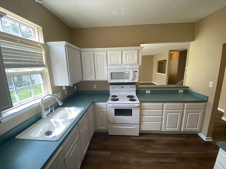 5422 Waverly Lynn Ln — Photo 3
