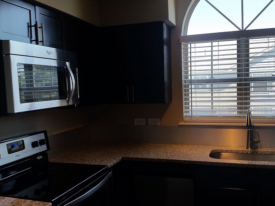 Gourmet kitchen