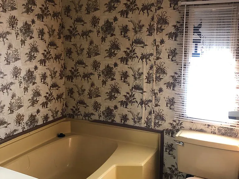 425 Western Hills Dr — Photo 13