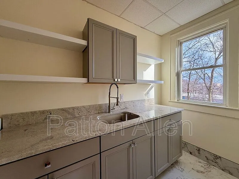 2 bed, 1.0 bath, $1,295 — Photo 4