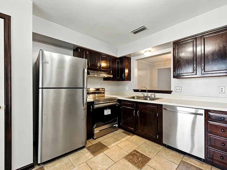 302 Seeman Ct — Photo 9