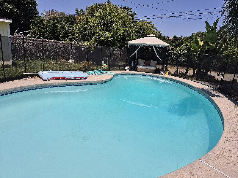 4 bed, 1.5 bath, 12300 sqft, $1,300 — Photo 1