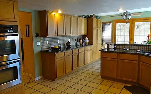4th image of 2315 Westbrook Dr