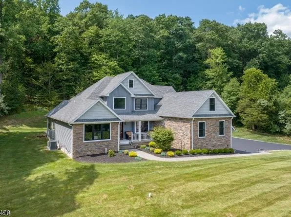 1 Sydney Ln, Lebanon Twp., NJ 07865