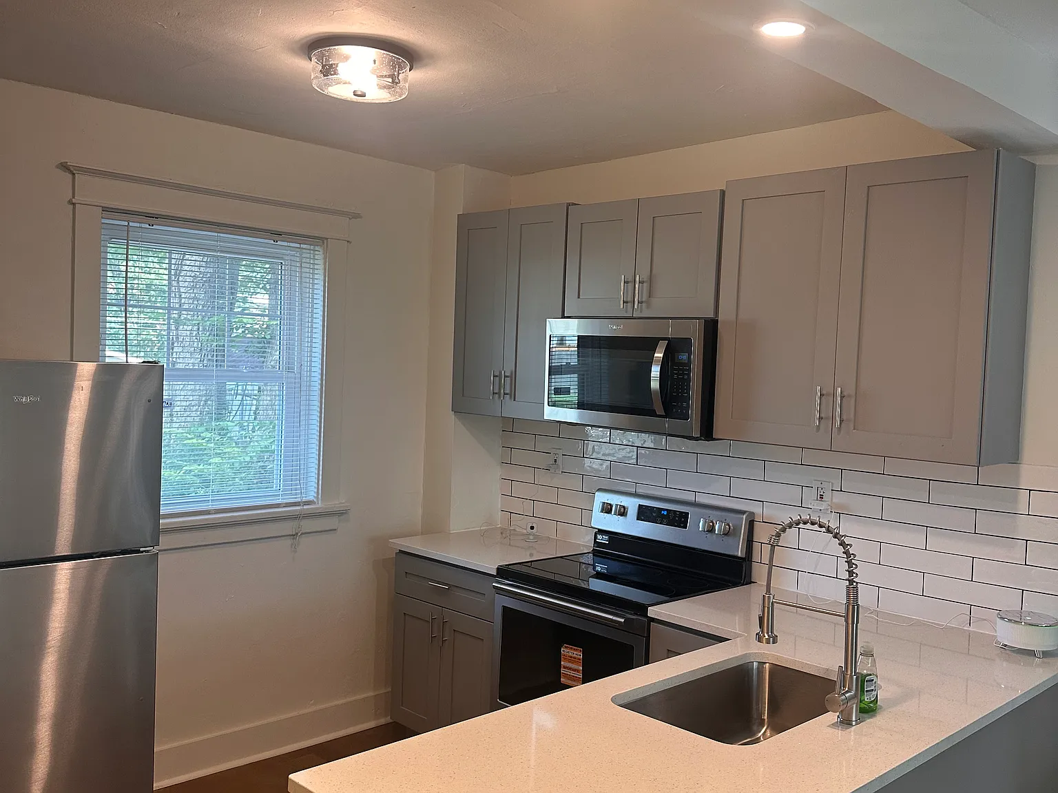 2 bed, 1.5 bath, 1242 sqft, $1,700 — Photo 2