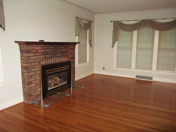 5th image of 355 Louvaine Dr
