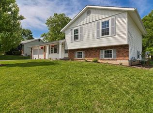 32 Vanguard Dr, Saint Peters, MO