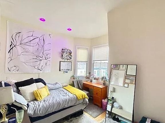 5th image of 243 Northampton St #4X