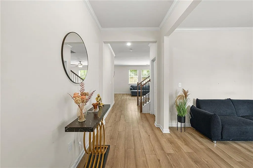 4 bed, 2.5 bath, 2536 sqft, $3,500 — Photo 4