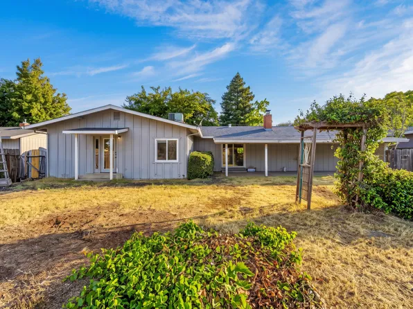 1943 Lindeena Ln, Redding, CA 96002