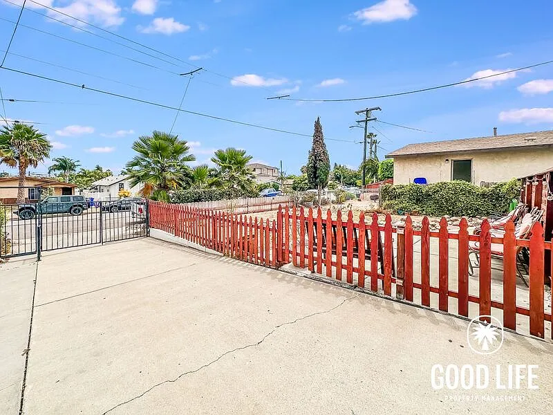 3 bed, 2.0 bath, 1083 sqft, $3,400 — Photo 2