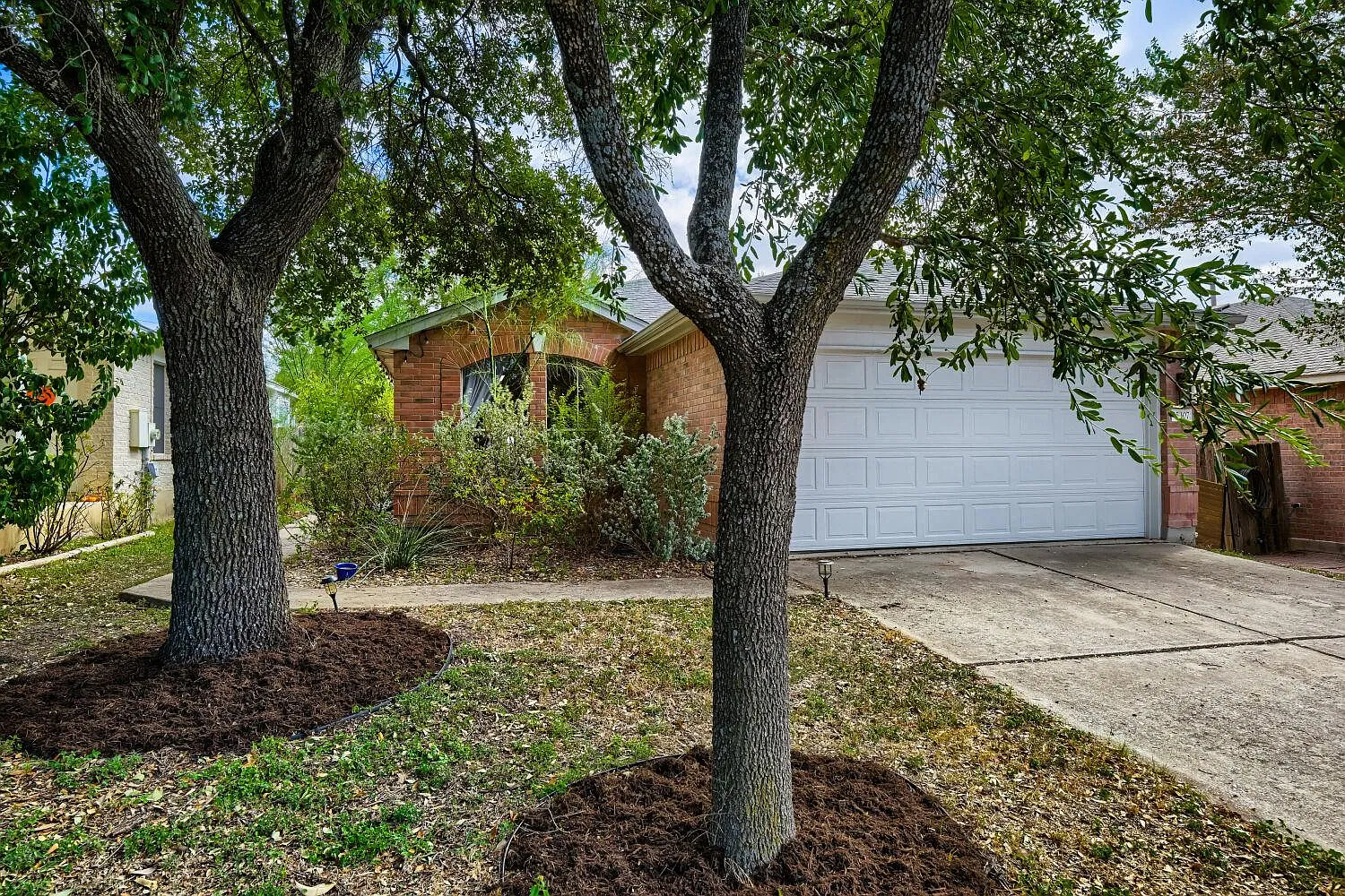 3 bed, 2.0 bath, 1271 sqft, $1,995 — Photo 1